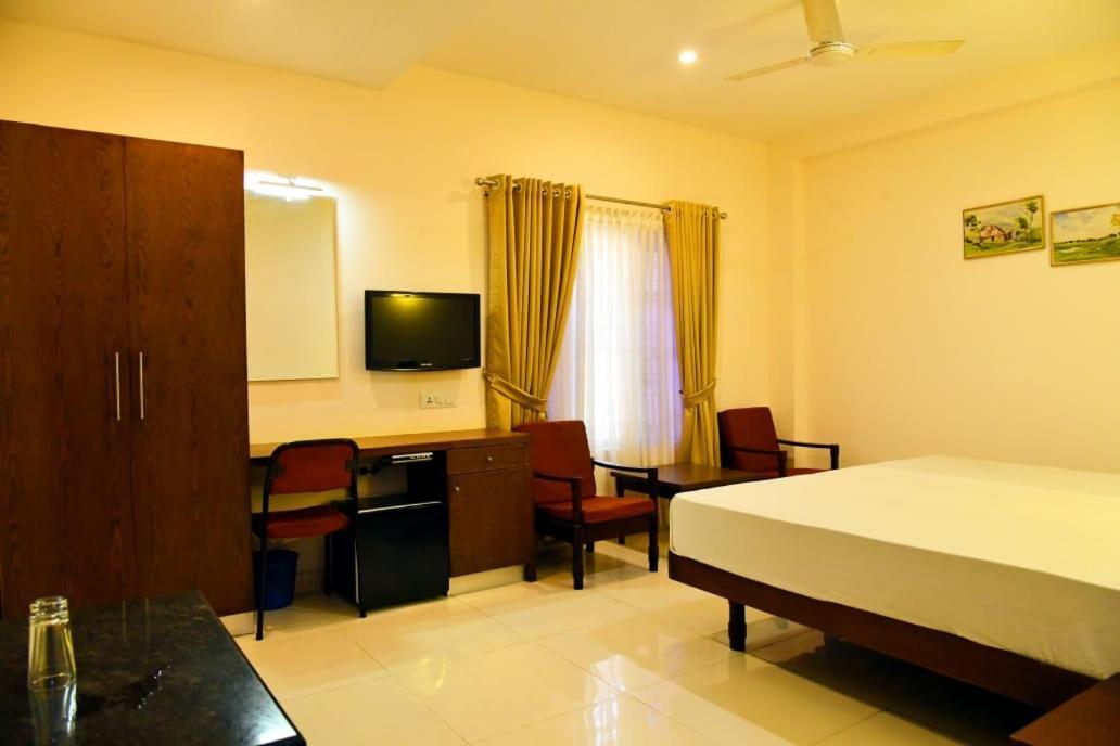 Hotel Chanakya Palakkad Exterior photo